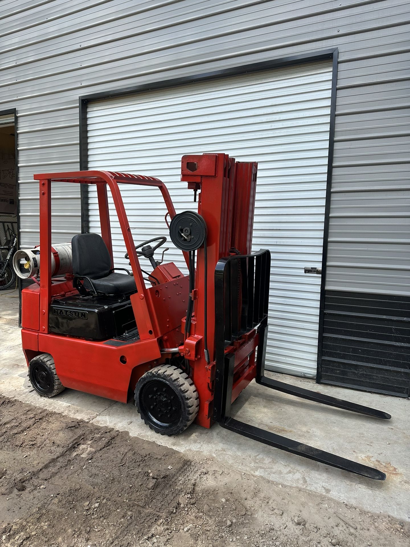 3 Stage Nissan Forklift 
