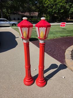 Vintage blow mold holiday lamp post set