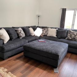 Ashely Lavernett 3-Piece Sectional With Large Ottoman
