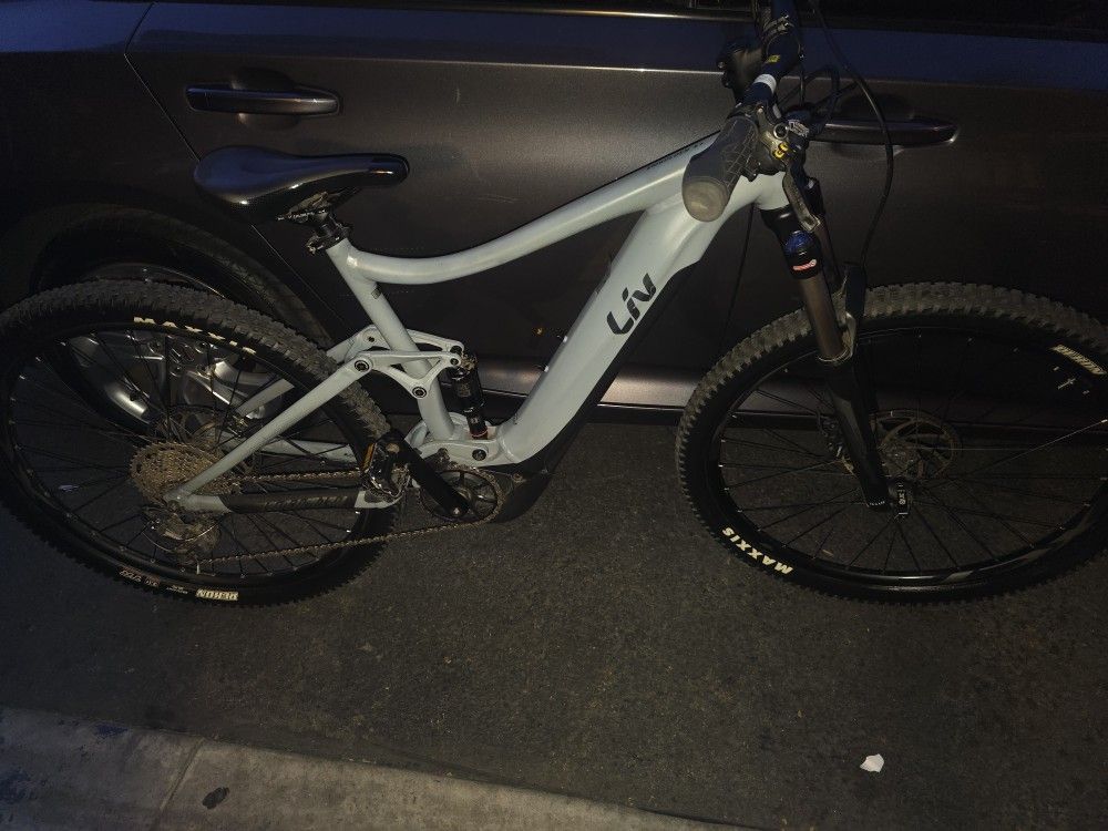LIV Mt Bike 28 In Tires Great Condition Close To New