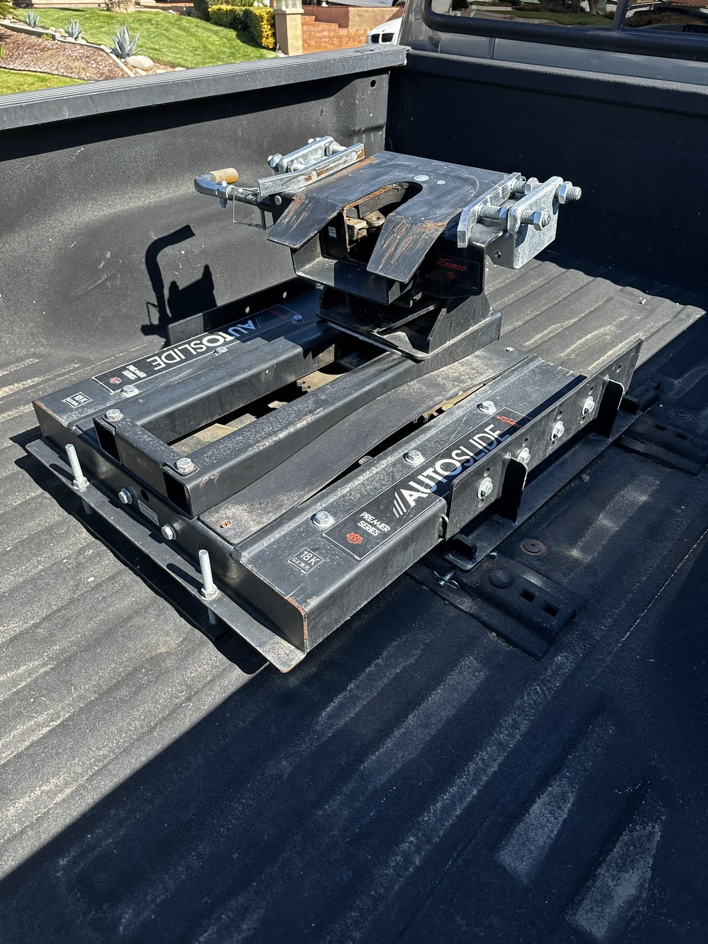 Demco Sliding 5th Wheel Hitch