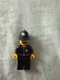 LEGO Minifigure Constable Police Officer Series 11 With Stand New