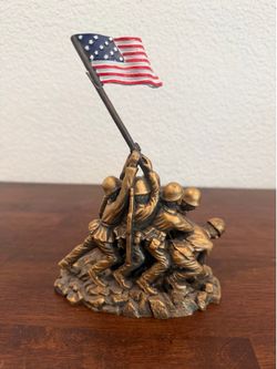 Memorial figurine decor bace
