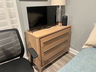 4 piece nearly new Bedroom set