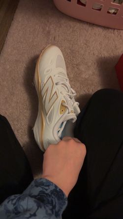 Softball metal new balance cleats
