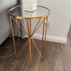 2 Table Corners 
