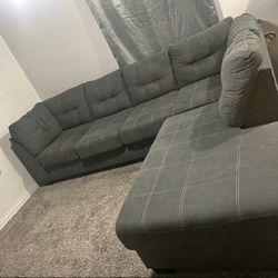 SECTIONAL COUCH GREAT CONDITION SUPER CLEAN AND COMFY NO PETS NO SMOKE NO TEARS OR STAINS 