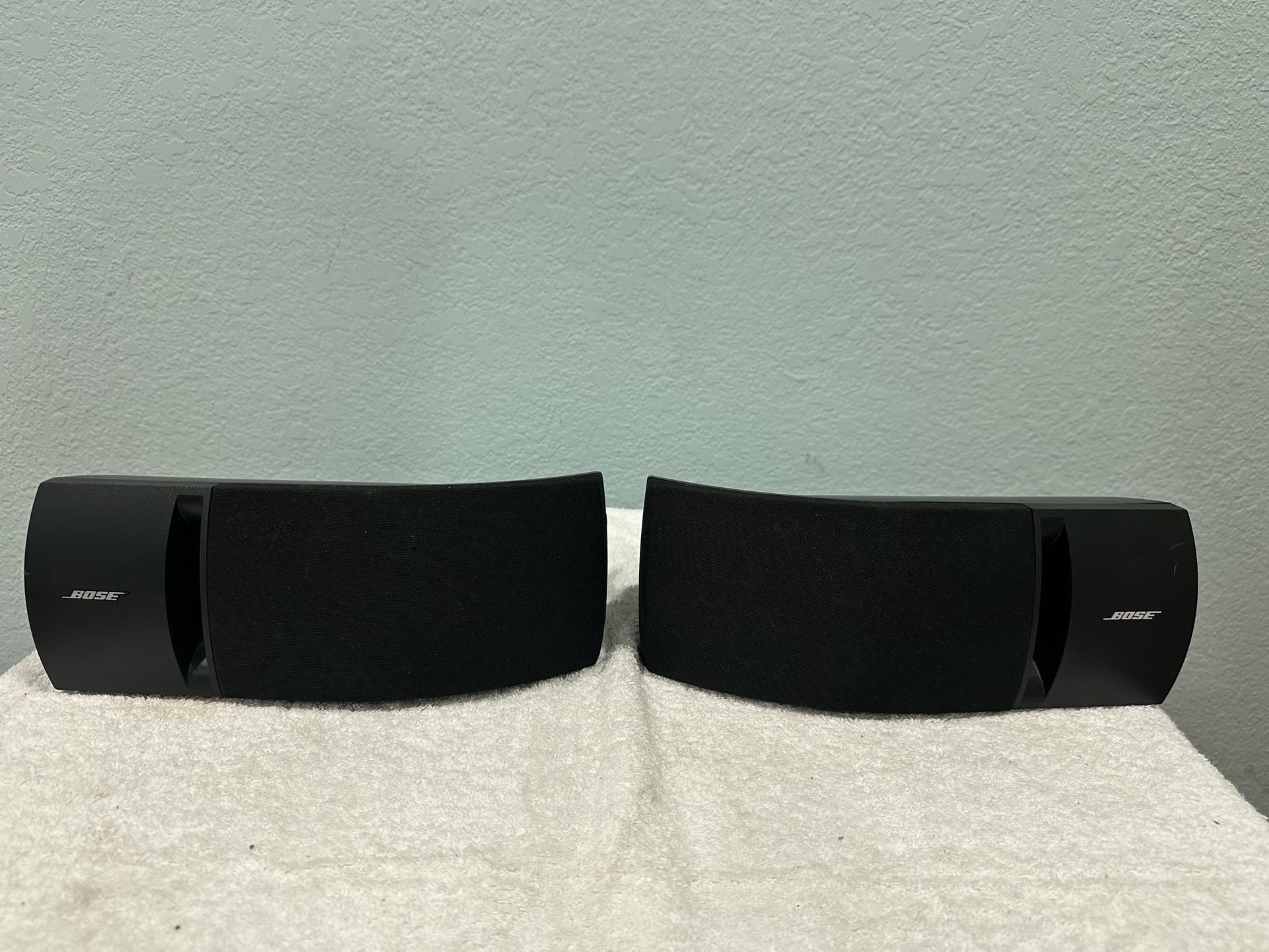 Pair Bose 161 Bookshelf Surround Speakers with wall brackets