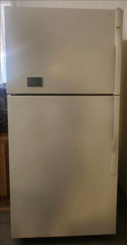 White 30in Fridge