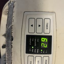 LG Portable Air Conditioner. Blows Ice Cold Air Below 32 Degrees 