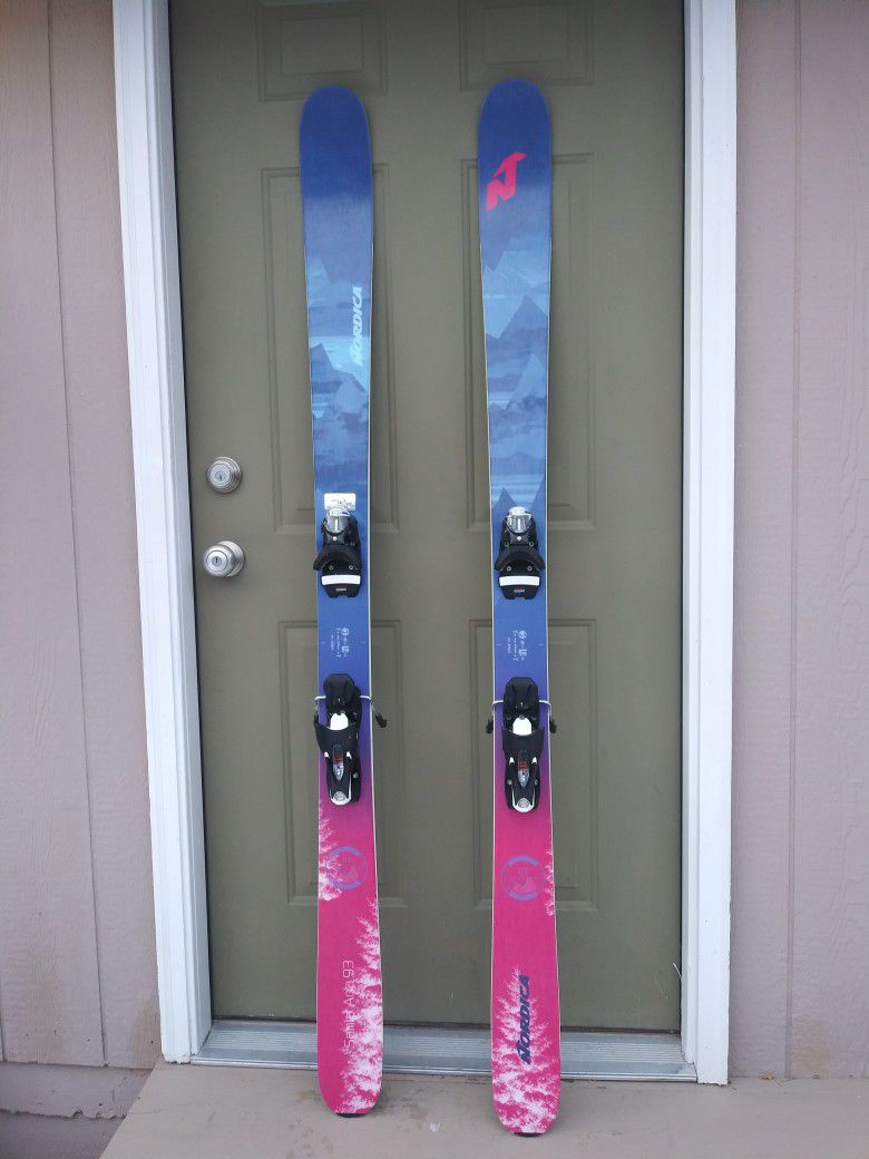 Nordica WOMENS Skis
