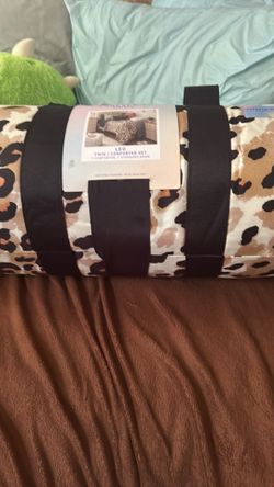 Twin comforter set