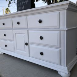 Dresser White 