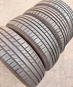235/60*18 Michelin Selling a set of 4 tires in excellent condition 🫡