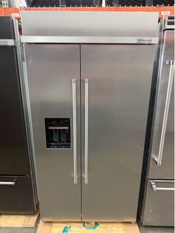 Kitchen aid 25.1 Cu. Ft. 42" Built-In Side-By-Side Refrigerator With Ice And Water Dispenser