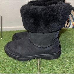 UGG SIZE W6 Black Color