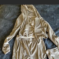 Skims Velour Set, jogger pants, top and Jacket hoodie, gray color