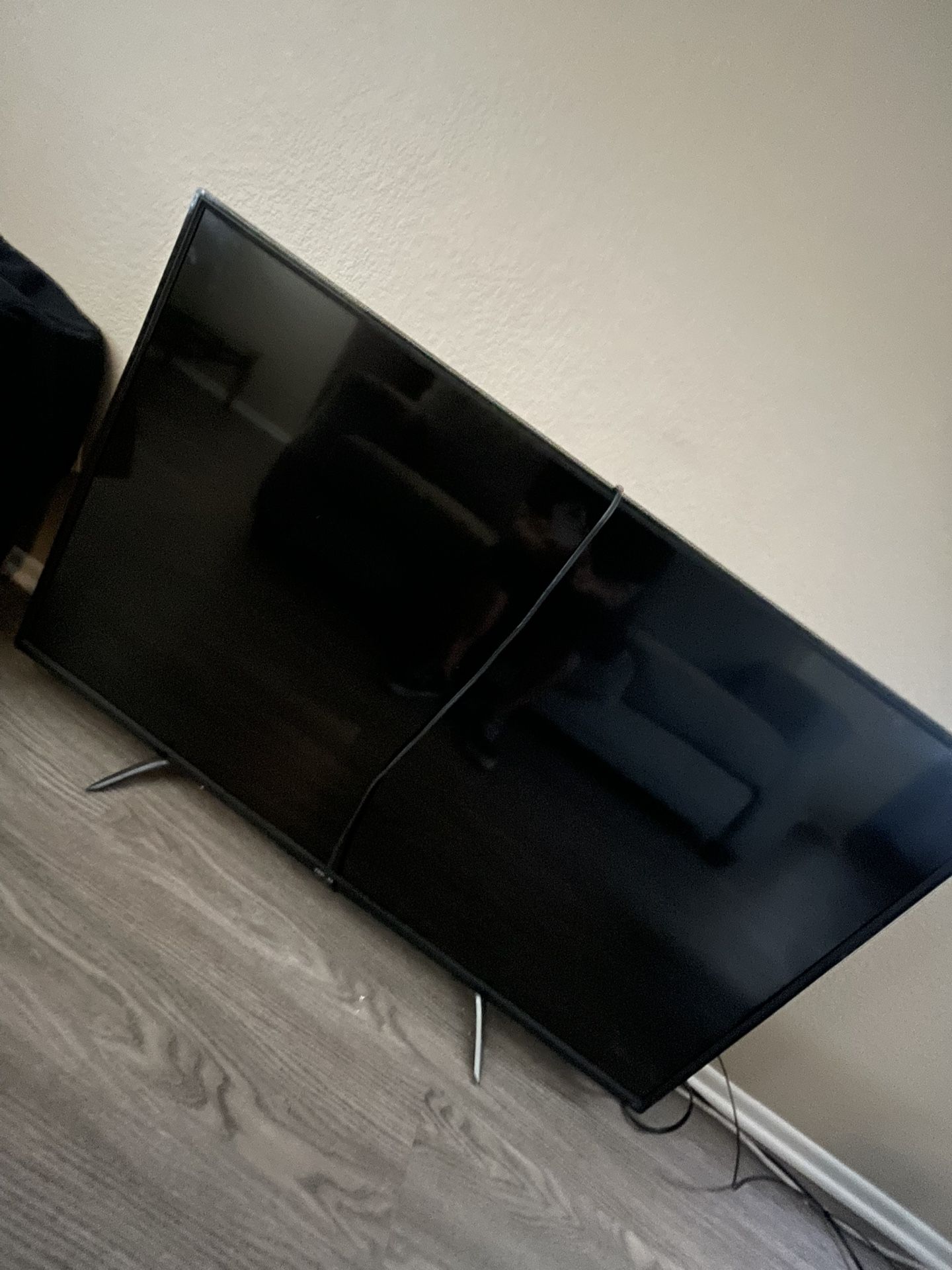 54” Toshiba Flat Screen Tv (WiFi Tv / Netflix Etc)