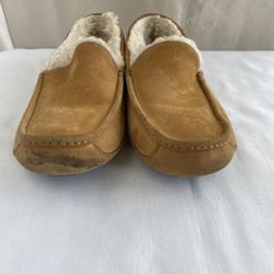 UGG MENSS SUEDE SLIPPERS BEIGE S.10