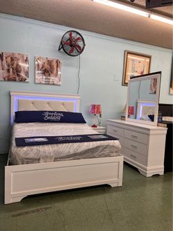 🔥Flash Deal🔥Brand New 6pc LED Light Queen Bedroom Set $999, Payment available, Delivery Available