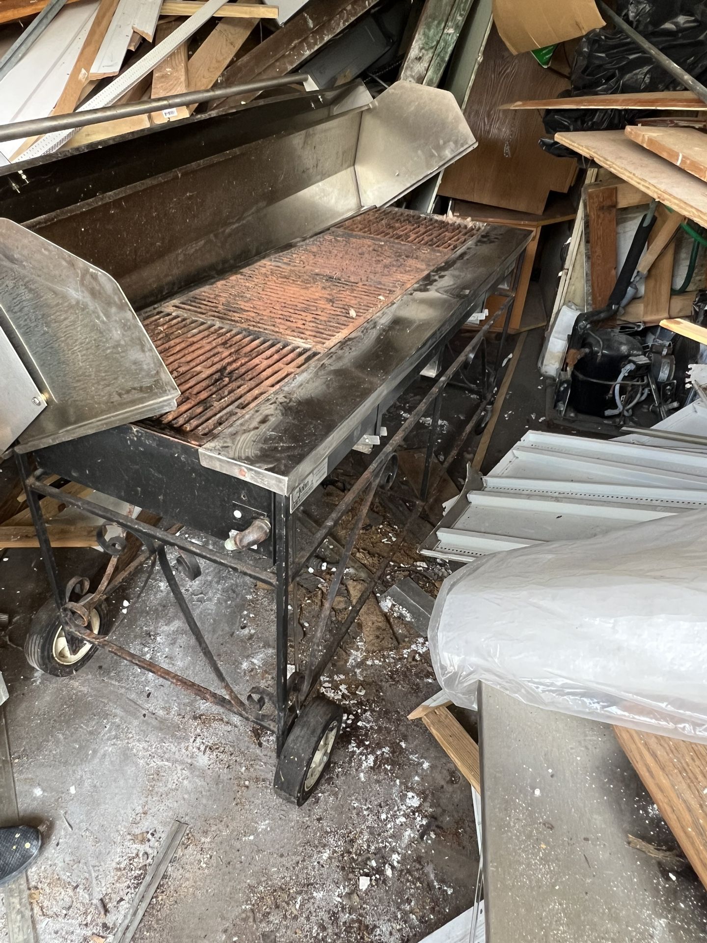 Charcoal Grill-Type Gas