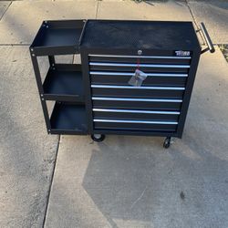 Brand New  6 Drawer Rolling Tool Kart For $120 