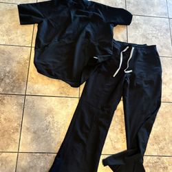 Women’s black figs scrubs size meidum 