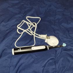 Oral B electric Toothbrush 