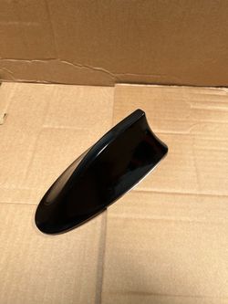 Universal Aftermarket Car Roof Antenna Replacement with Shark Fin Style Cover, Black