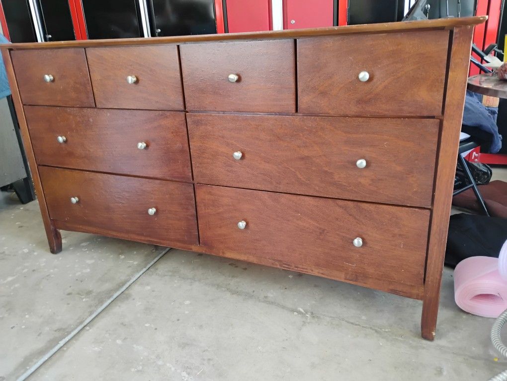 Dresser