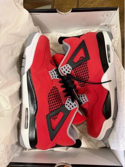 Jordan 4s Toro bravo
