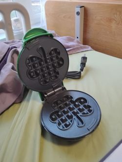 Shamrock Mini Waffle Maker Green