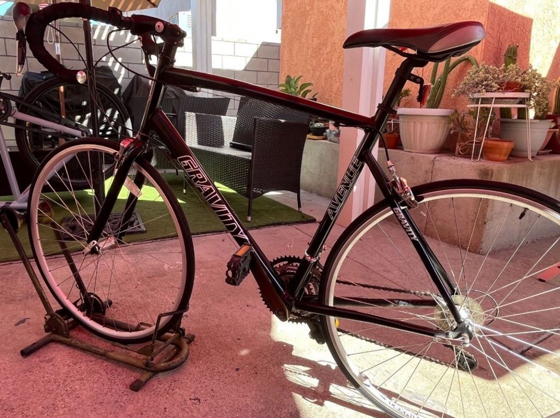 Gravity Avenue Road Bike