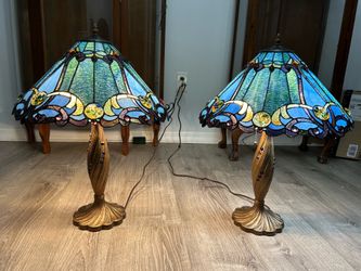 Matching Pair Tiffany Style Stained Glass Table Lamps