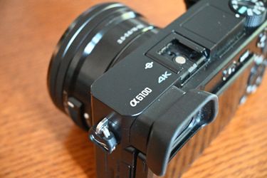 Sony a6100 (like new)