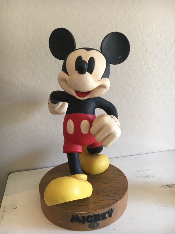 big mickey mouse statue