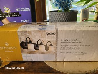 NIB Portfolio  3 Light Vanity Bar