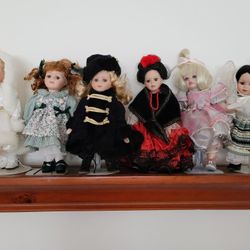 Dolls Of The World Vintage Porcelain