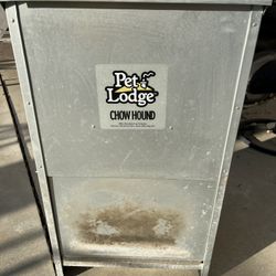 Pet Lodge Pet Feeder