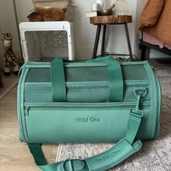 🐾  Dog Travel Carrier by Wild One (BRAND NEW!)