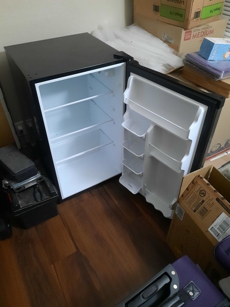 Comfee Mini Fridge 