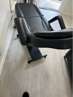 Tattoo chair