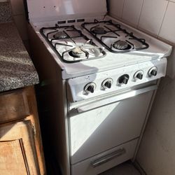 stove /fridge/dresser