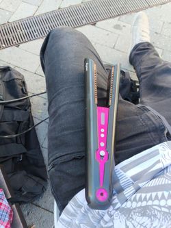 Dyson cordless straightener