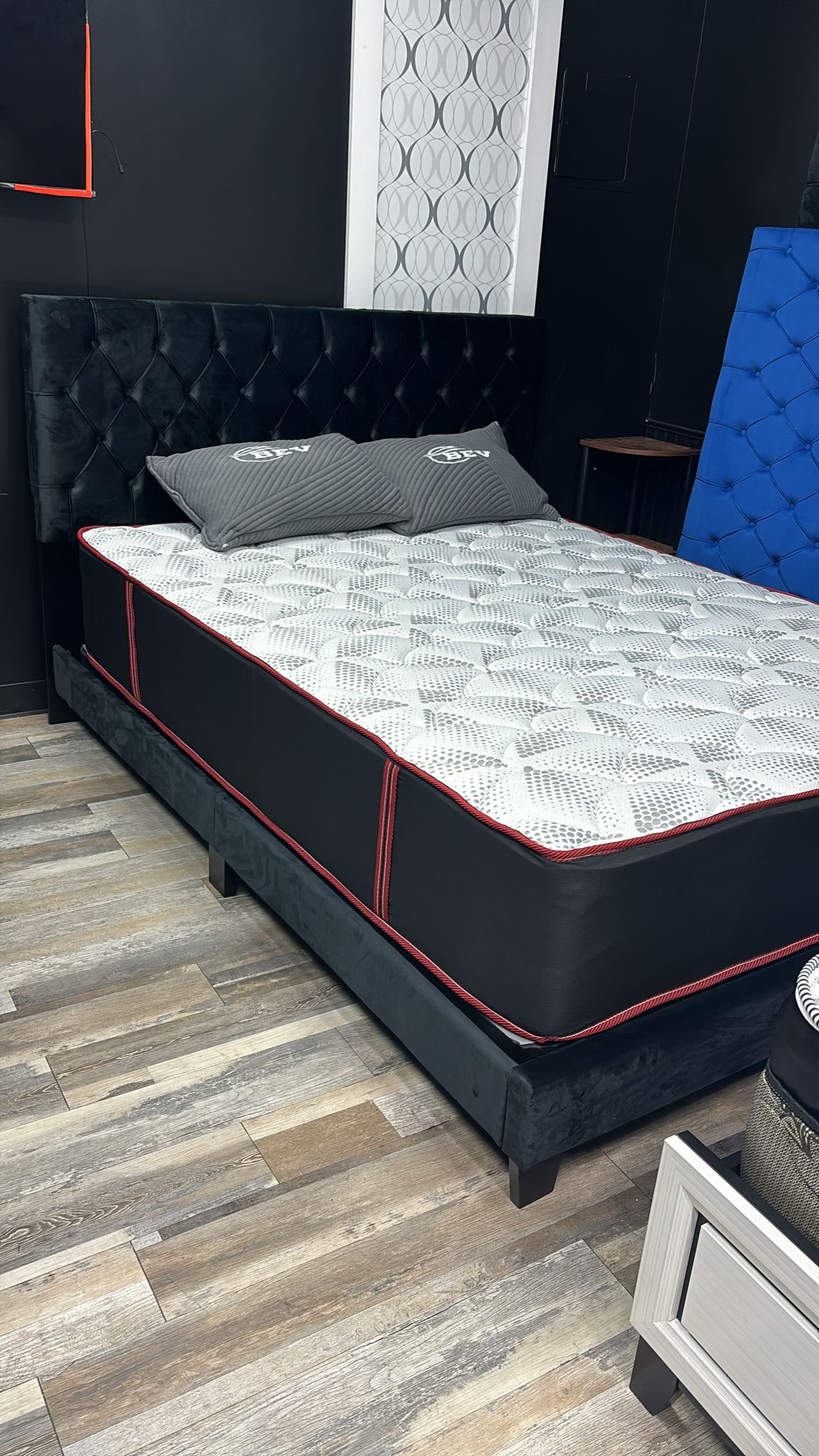 Queen Mattress - Double Sides - Come With Free Box Spring - Same Time Delivery 