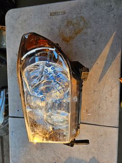 Toyota Tundra left Headlight oem