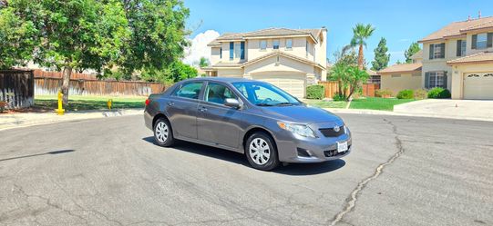 2010 Toyota Corolla LE Sedan low miles
