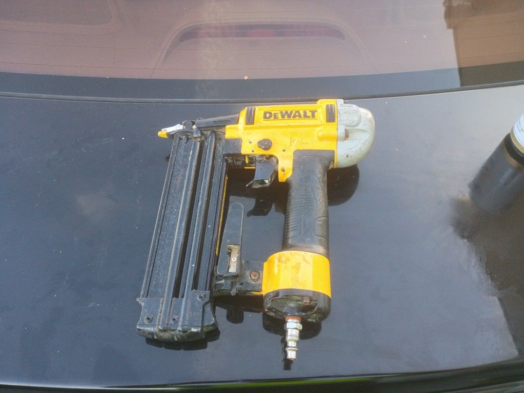 DeWalt 18 Gauge Nailer Gun