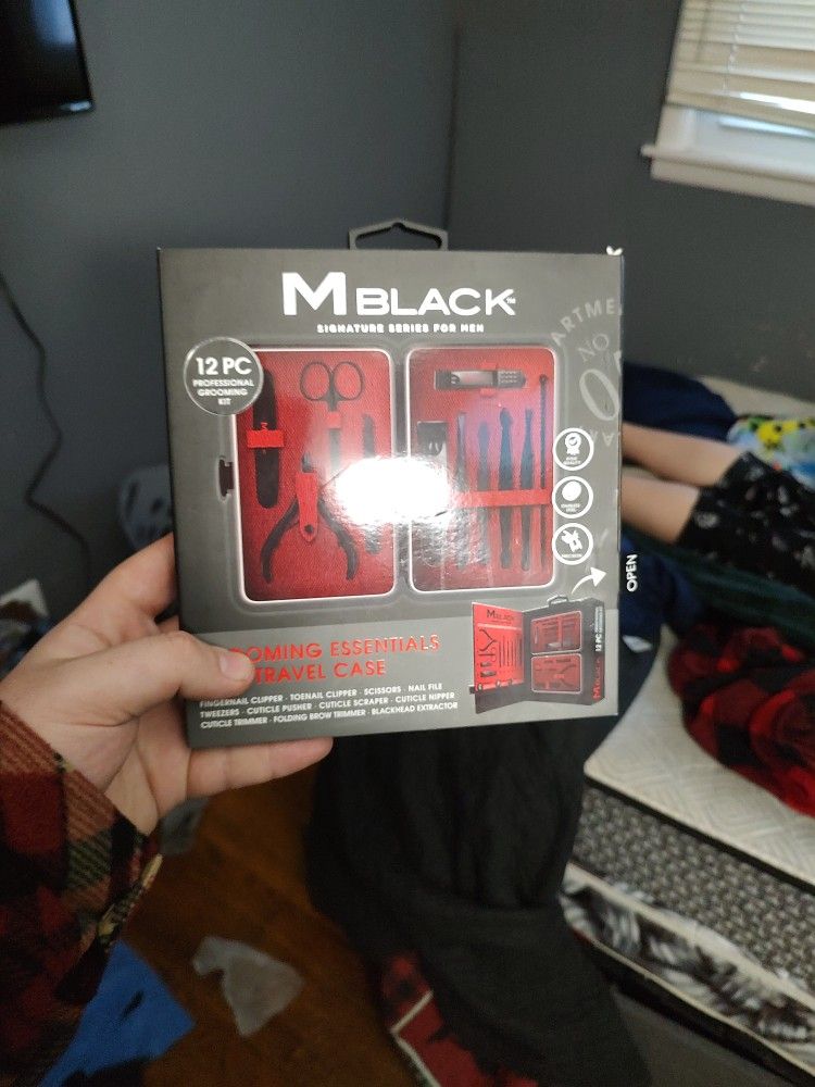 M Black Grooming Kit With Travel Case