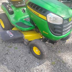 John Deere D100 2012 riding lawn mower